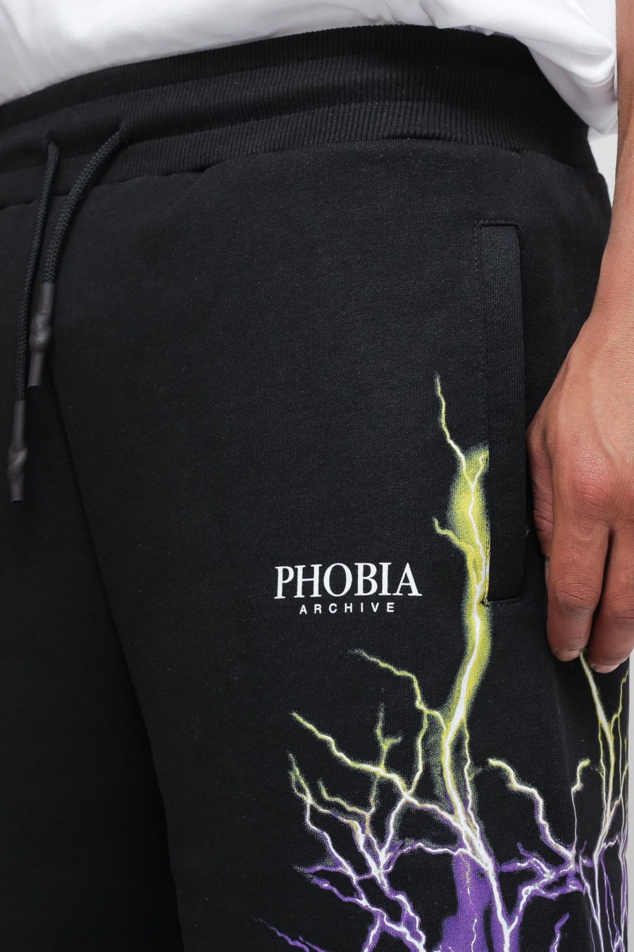 Uomo phobia vos Shorts | Shorts With Purple And Yellow Lightning - Black