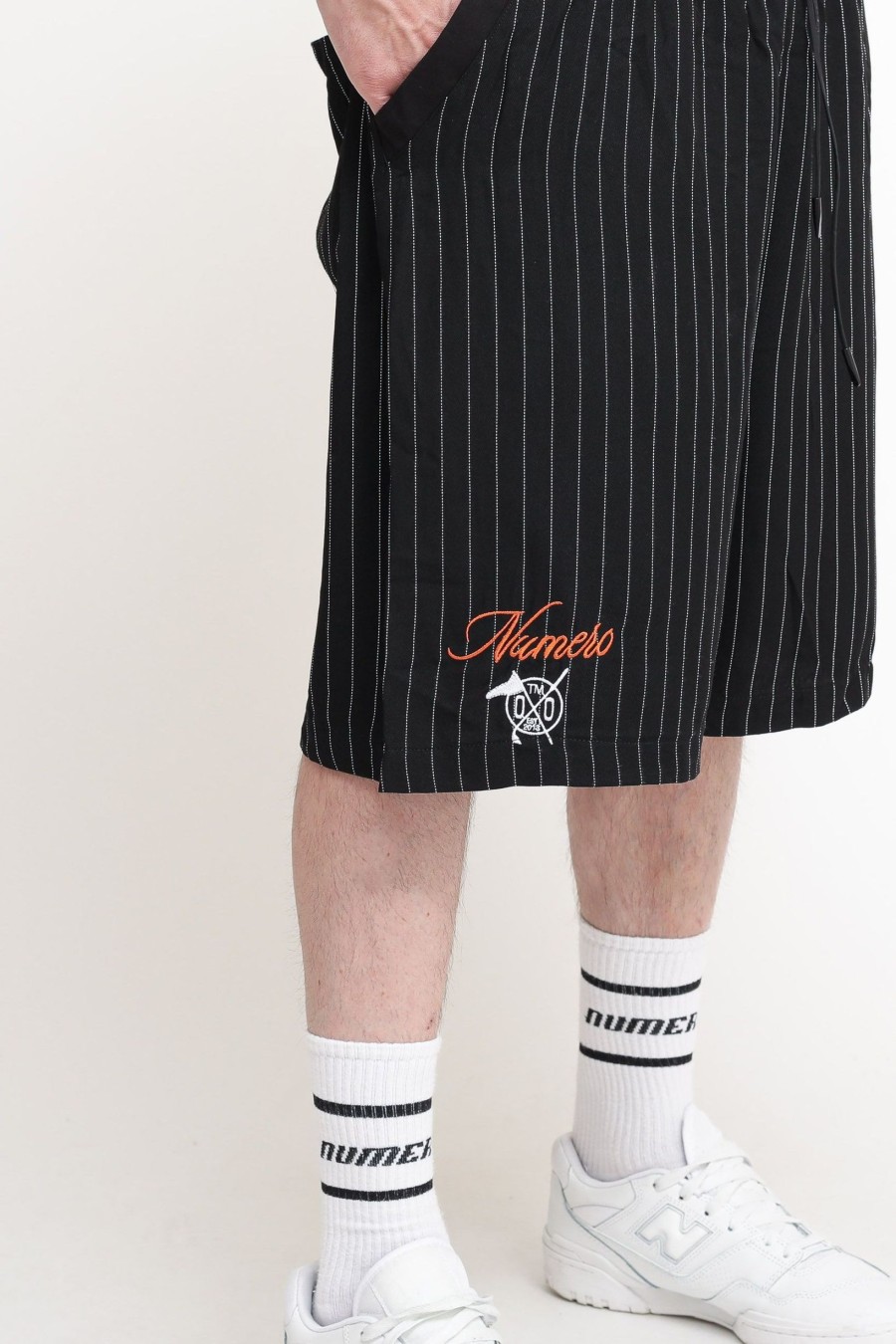 Uomo numero 00 Shorts | Striped Short - Black