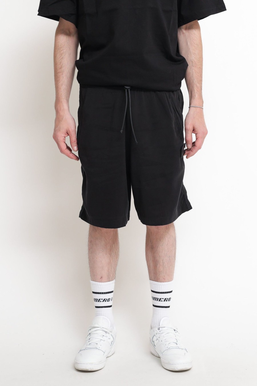 Uomo numero 00 Shorts | Black Cupro Short